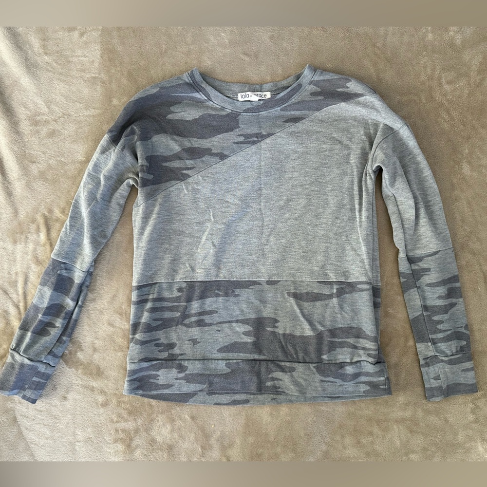 Grey Camo long sleeve
Lola Grace
Size XS
Super comfy